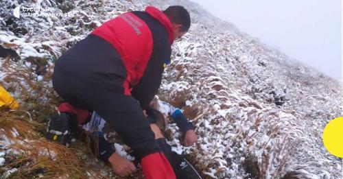 Перший сніг у Карпатах - на Говерлі загинув турист, ще одного врятували