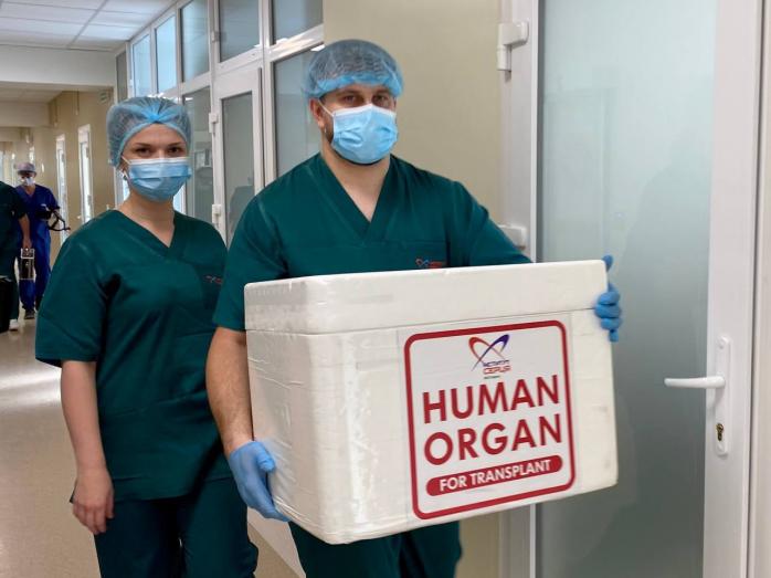 Вперше в Україні людині пересадили одночасно серце й легені