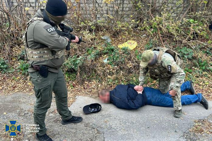 На Донбасі зловили СБУ затримала російського інформатора, який в "Однокласниках" переписувався зі зв'язковим 