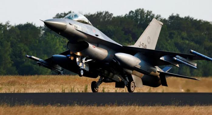 Первые пять истребителей F-16 для Украины отправили из Нидерландов 