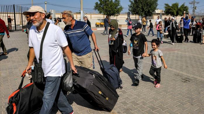 З Сектору Гази за день евакуювалися понад 800 іноземців — CNN