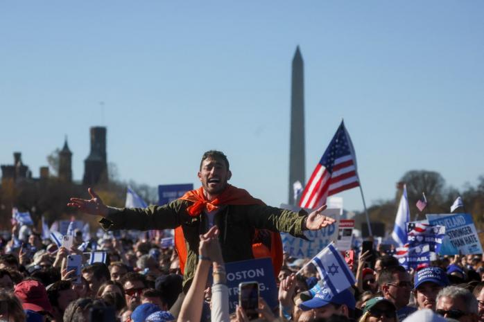 Тисячі людей вийшли на "Марш на підтримку Ізраїлю" у центрі Вашингтона, фото - AP 