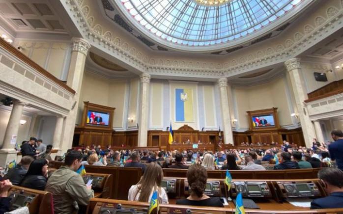 У Раді залишилося 402 нардепи - з парламенту пішов колега Тимошенко