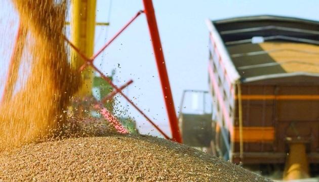 Россияне начали вывозить украденное украинское зерно через Крым. Фото: