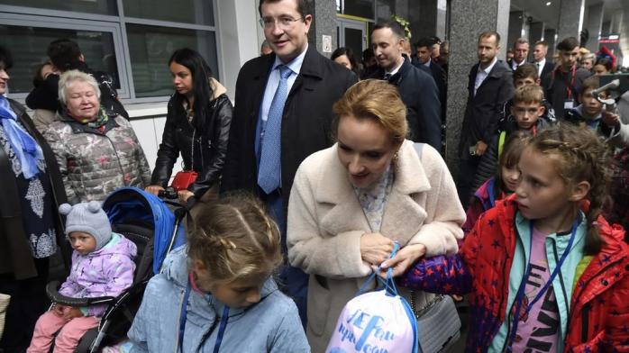 россия привлекает к депортации украинских детей "жуткие негосударственные организации"
