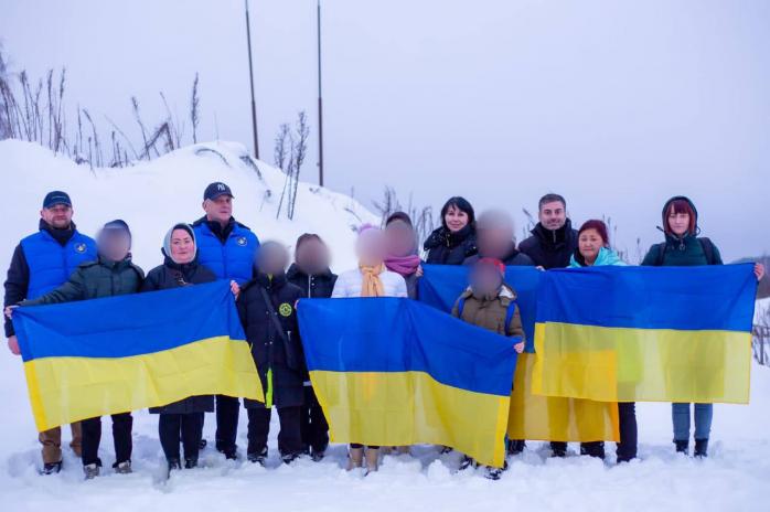 Еще восьмерых украинских детей вернули домой из россии