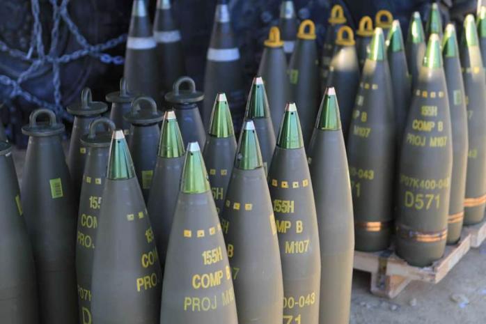Министр обороны ФРГ пообещал ВСУ больше снарядов