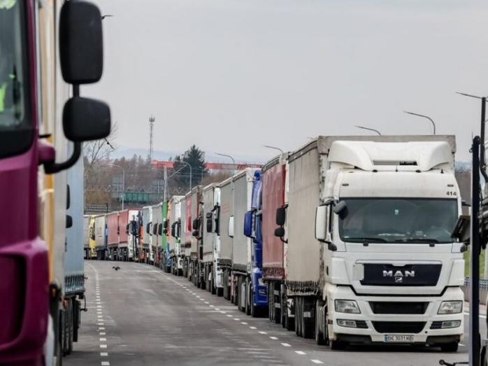 Словацкие перевозчики возобновят блокаду границы с Украиной, венгерские будут митинговать