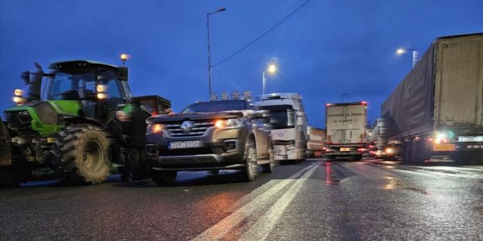 На границе со Словакией восстанавливается движение грузовиков, фото: «Суспільне»