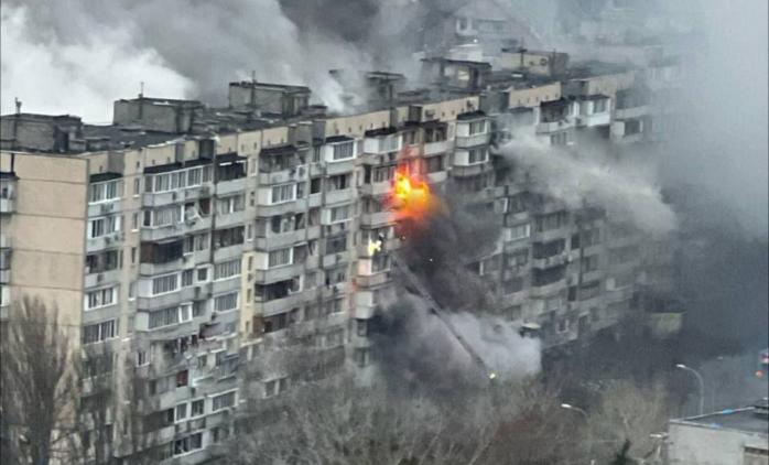 В Киеве - попадания и пожары, число пострадавших увеличилось