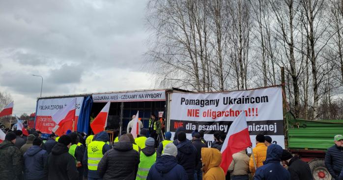 Правительство Польши подпишет соглашение с фермерами для прекращения блокады границы с Украиной. Фото: 