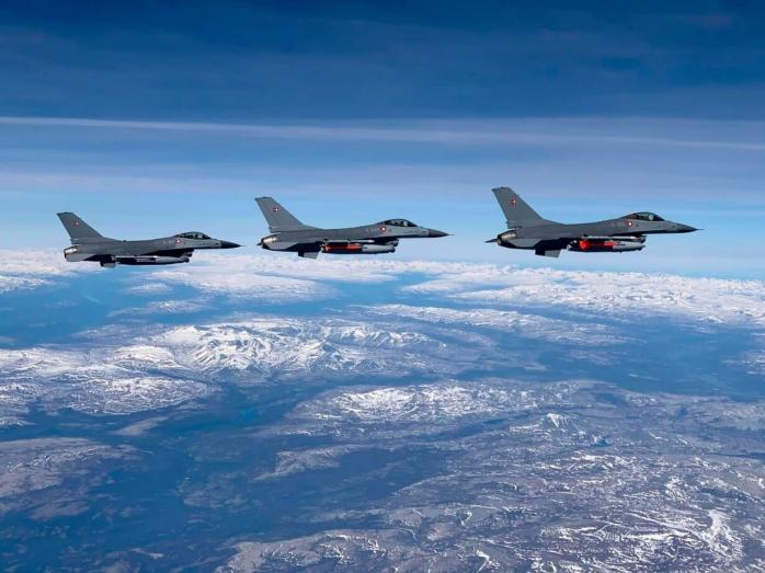 Воздушные силы прокомментировали возможное опоздание с поставкой истребителей F-16 из Дании