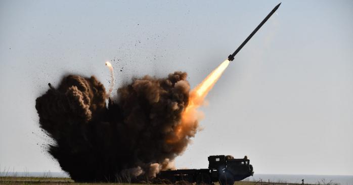 Последствия ракетной атаки на Хмельнитчину сообщили власти. Фото: