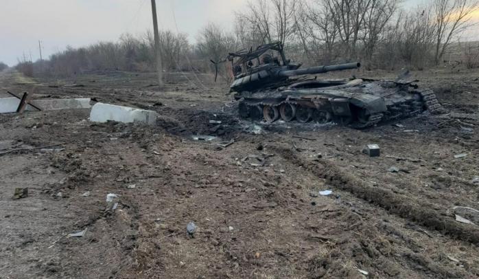 Разорвало на атомы - дрон попал в боекомплект российского танка, штурмовавшего плацдарм у Крынок