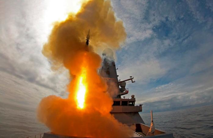 Американцы и британцы в Красном море сбили 18 дронов и три ракеты йеменских хуситов, поддерживаемых Ираном