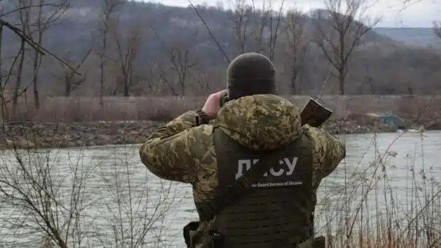  Из ледяного Днестра пограничники вытащили беглеца в Молдову