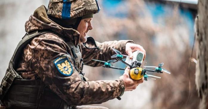 Український FPV-дрон уразив групу окупантів. Фото: ОП