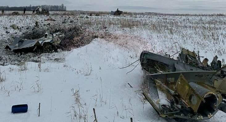 Перші фото з місця падіння літака Іл-76. Фото: РосЗМІ