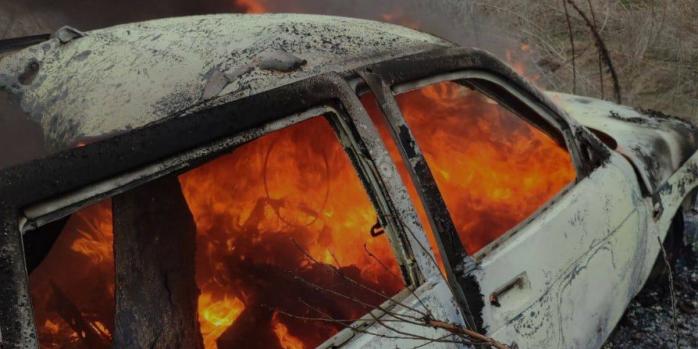 На Херсонщині виявили палаючий автомобіль із загиблими, фото: Херсонська облаcна прокуратура