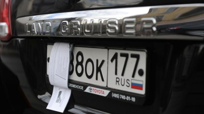 У Латвії дозволили конфіскувати авто з російськими номерами, їх можуть передати Україні