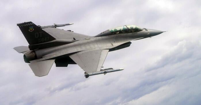 Пилоты ВСУ начали отрабатывать на F-16 удары по целям. Фото: