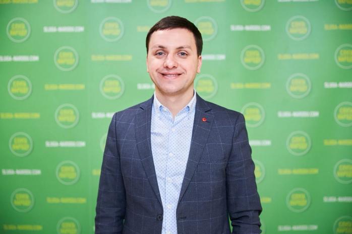 «Слуга народу» Крейденко пояснив придбання нової квартири у центрі Києва доходами батьків від продажу черешні
