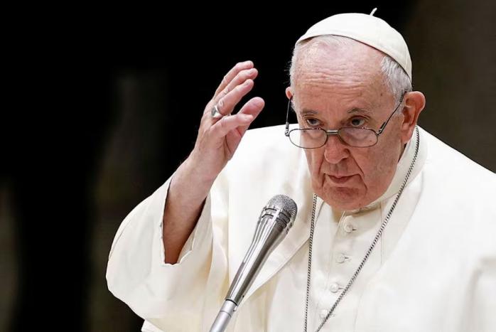 Президент Украины отреагировал на слова Папы Франциска о "мужестве поднять белый флаг"