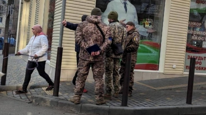 На Київщині охоронця засудили за те, що він добре виконував свою роботу
