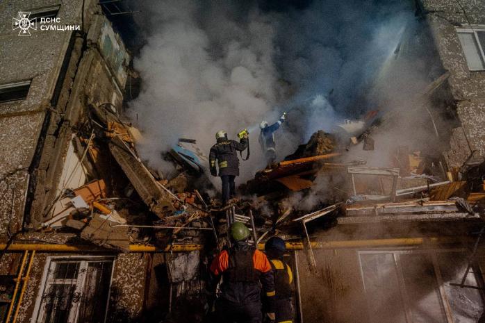 Після атак на НПЗ росіяни знищили багатоповерхівки у трьох містах України