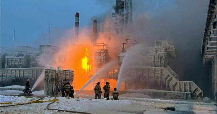 СБУ атакувала три нафтопереробні заводи рф. Фото: 