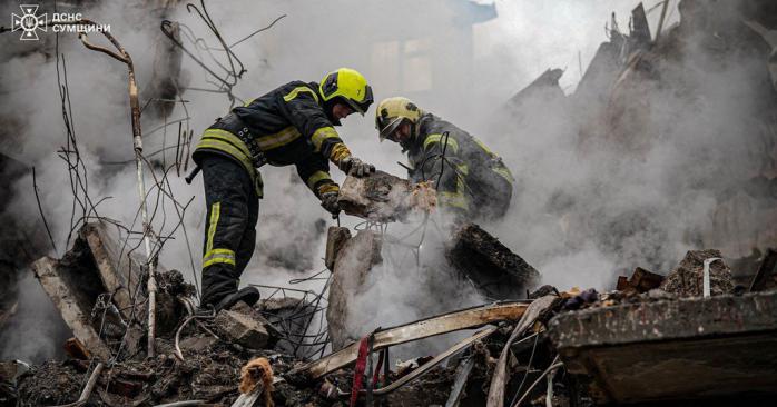 В Сумах спасатели завершили разбор завалов дома. Фото: ГСЧС