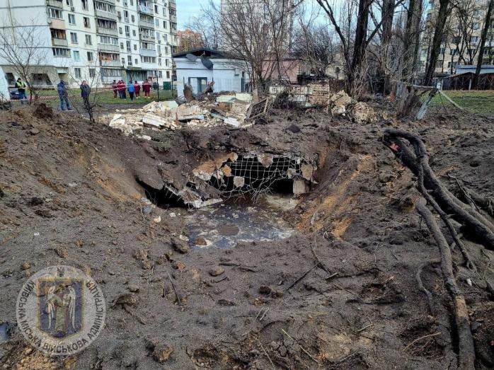 У Києві внаслідок ракетної атаки пошкоджено шість закладів освіти
