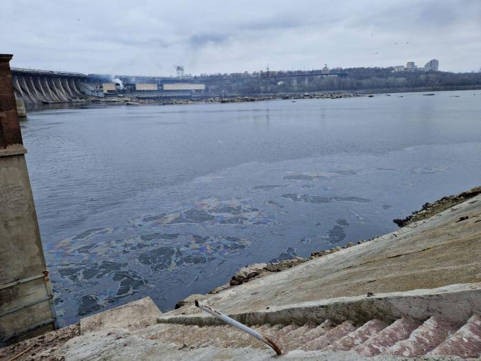 Удар по Запорожью - крупнейшая украинская ГЭС остановилась, зафиксирована утечка нефтепродуктов в Днепр
