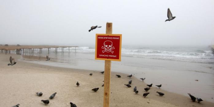 На одеському пляжі вибухнула протикорабельна міна, фото: «Думская»