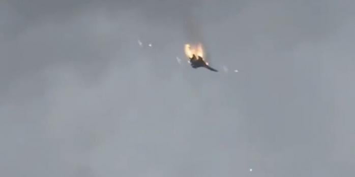 Россияне сбили свой военный самолет над Севастополем, скриншот видео 