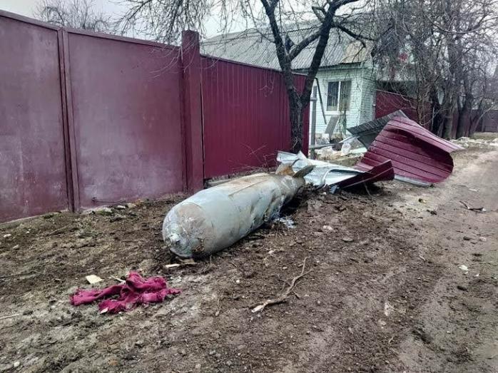 Авіація рф знову скинула бомби на Бєлгородську область. Фото: 