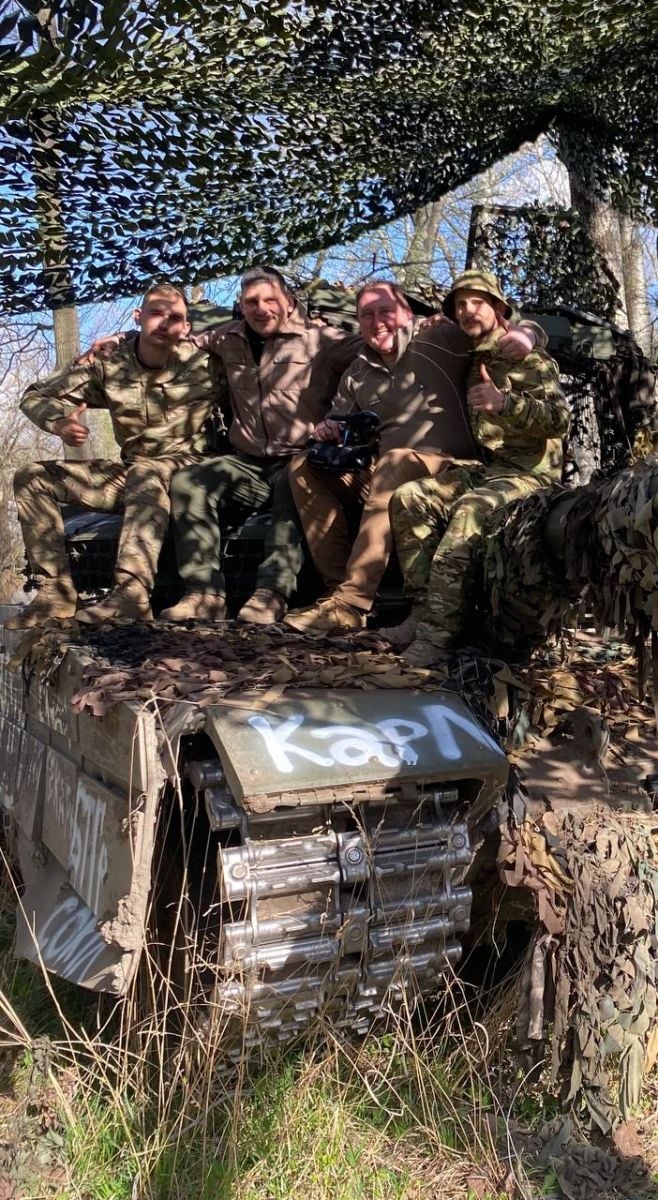 "Азовці", які затрофеїли російський танк, фото - А.Цаплієнка