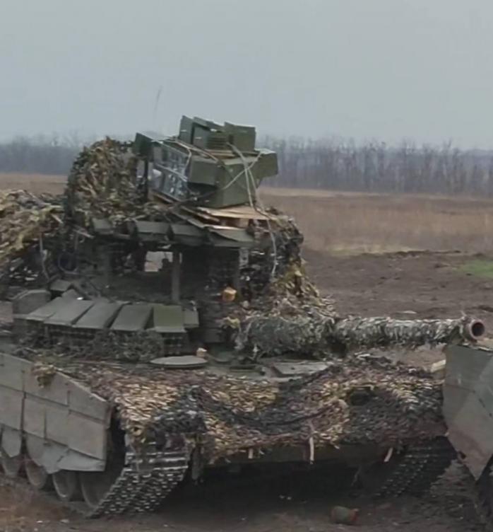 "Азовці" розповіли, як затрофеїли танк під носом у росіян