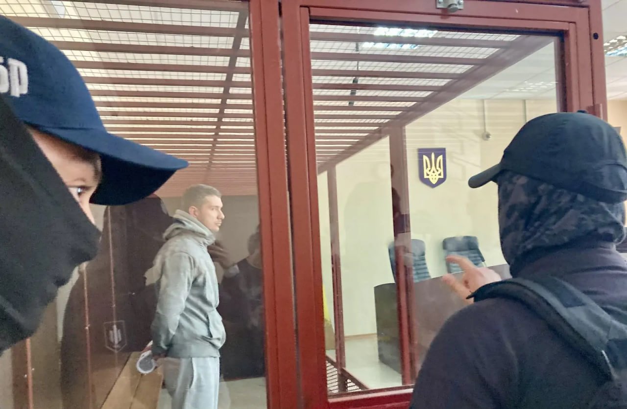 Засідання відбувалося у закритому режимі, суд взяв підозрюваного Косова під варту на два місяці, фото - Watchers