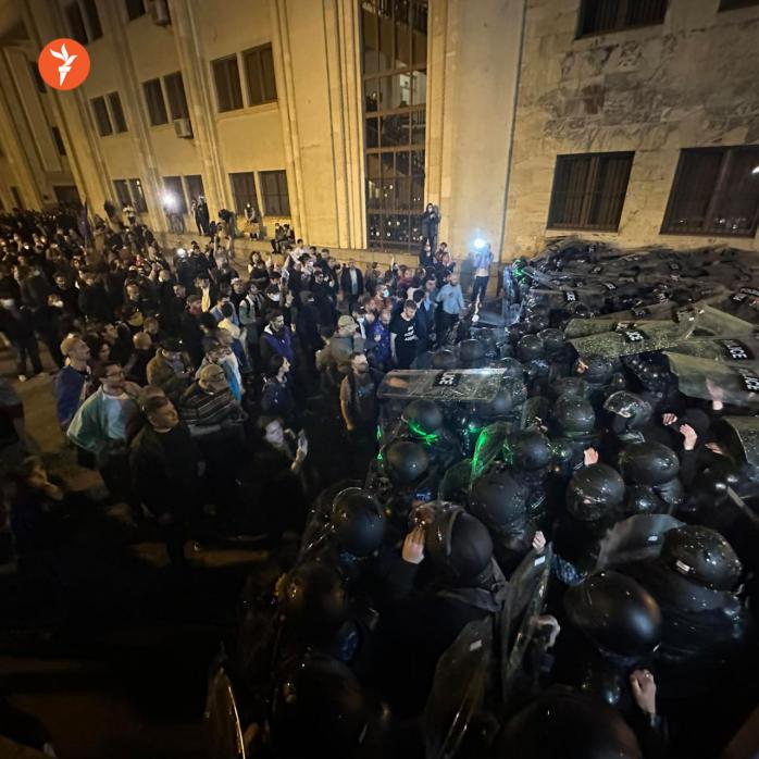 Парламент Грузії, попри протести, попередньо схвалив законопроєкт про «іноагентів»