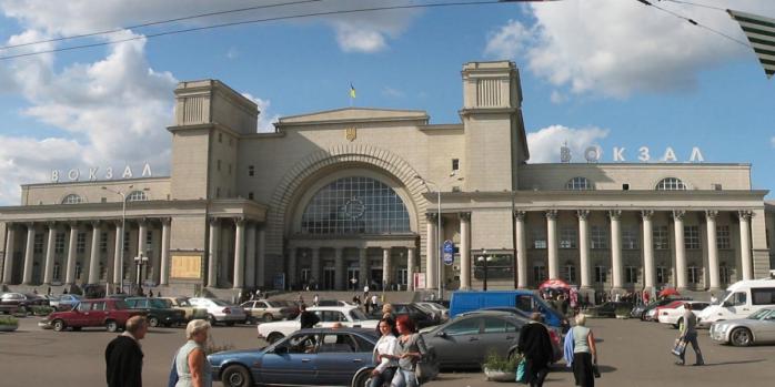 Рашисти атакували залізничний вокзал у Дніпрі, фото: Sergiy Klymenko
