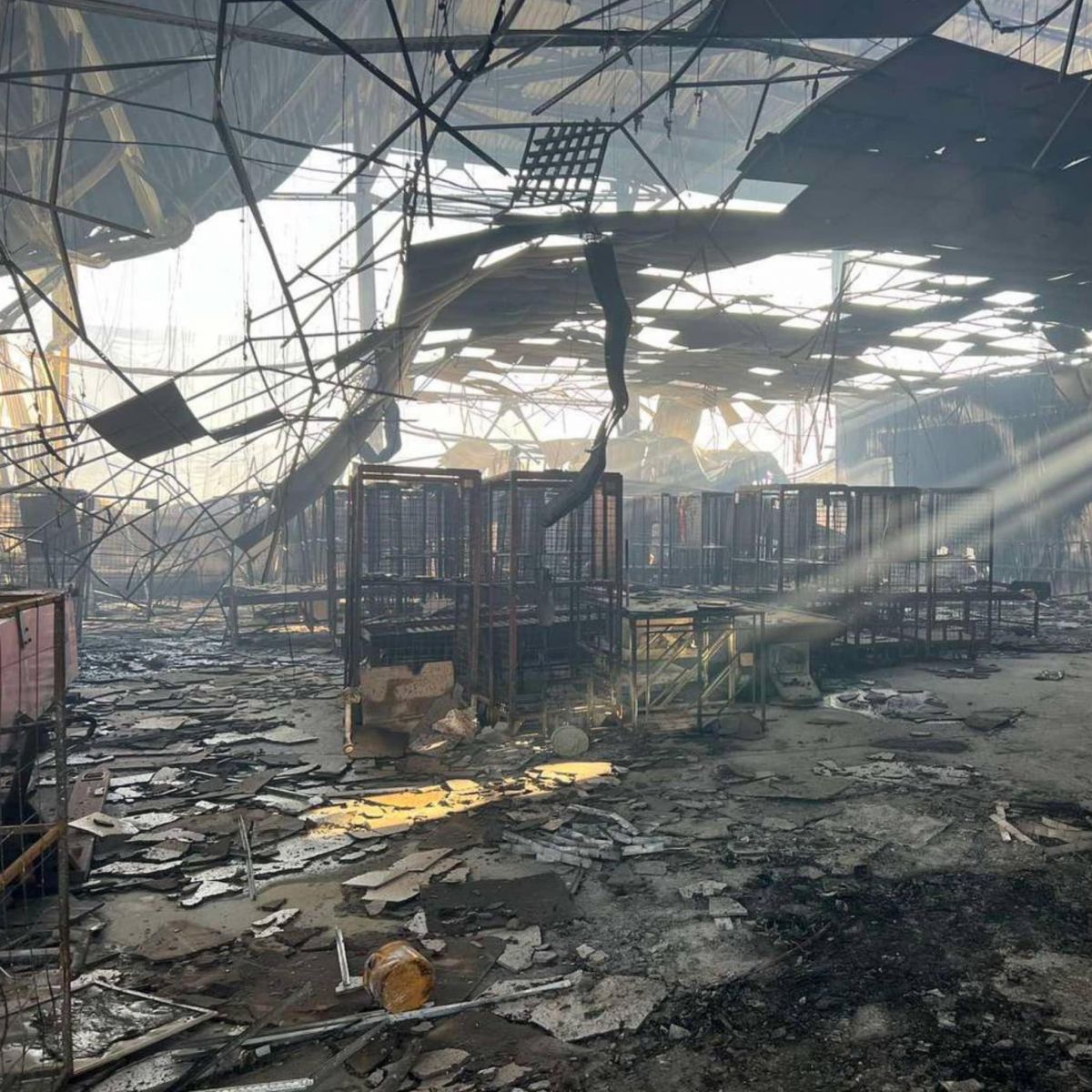 Зруйнований росіянами склад. Фото: «Нова пошта»