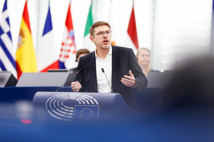 В Германии избит депутат Европарламента, Шольц заявил об угрозе правого экстремизма