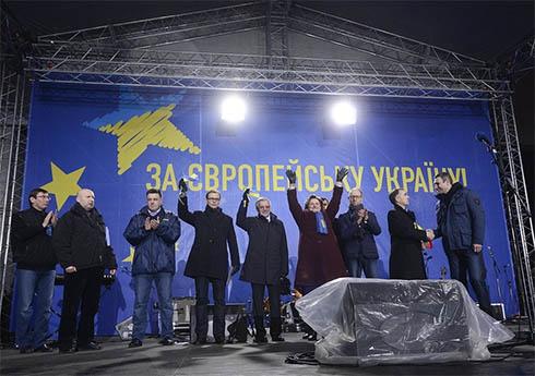 Оппозиция хочет говорить лично с Януковичем: требования «Майдана»