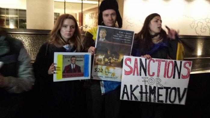 Украинцы в Лондоне снова пикетировали жилье Ахметова (ФОТО, ВИДЕО)