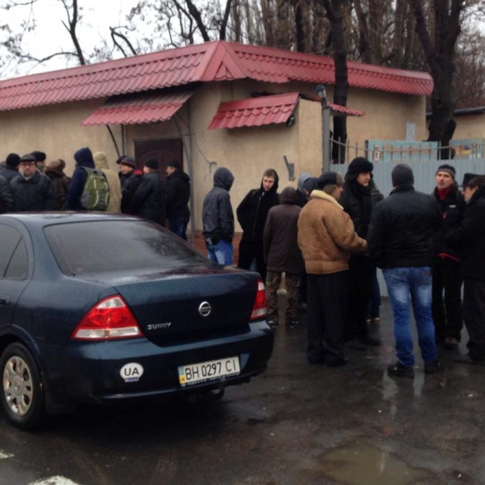 В Одессе расследуют блокирование активистами базы внутренних войск
