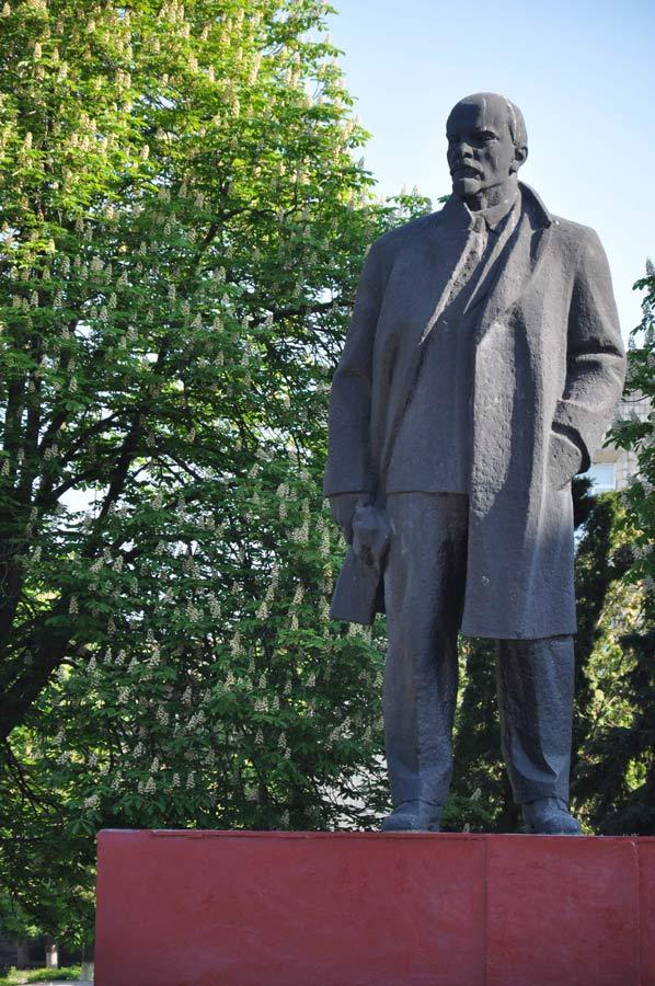 У Фастові знесли шестиметровий пам’ятник Леніну