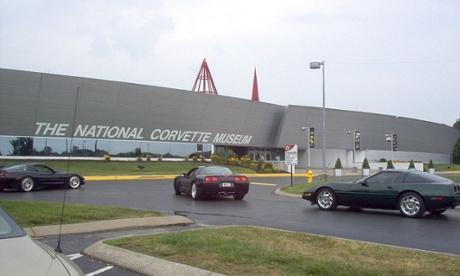 Восемь автомобилей провалились под землю в музее корветов в США (ФОТО)