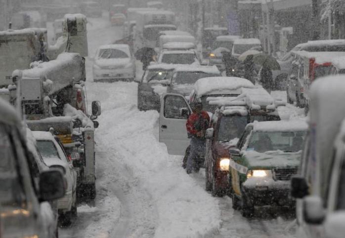 В Японії через сильні снігопади 19 людей загинули, 1600 травмовані