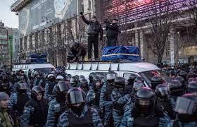 СБУ и МВД дали протестующим время до 18.00 для прекращения беспорядков